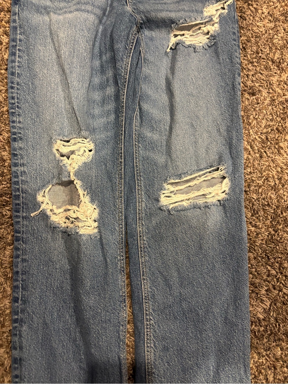 Women's American Eagle Light Blue Distressed Curvy Mom Jeans - Picture 3 of 8